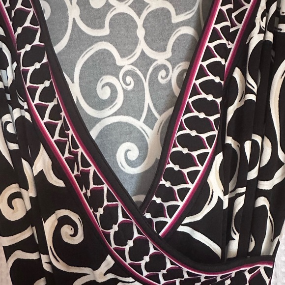 White House Black Market size xs wrap dress with sash. - Picture 6 of 7